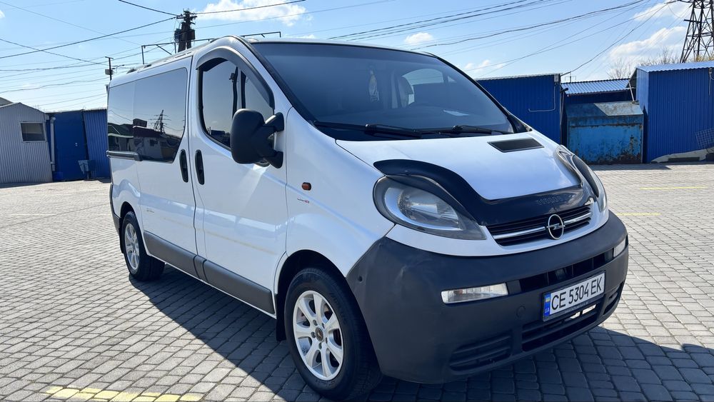 Опель Віваро 2005 рік пасажир