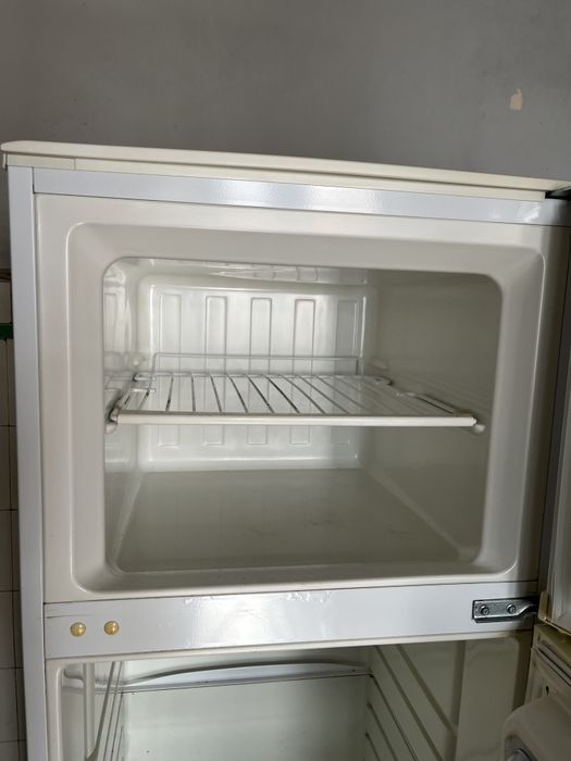 Frigorífico Whirlpool usado a funcionar bem