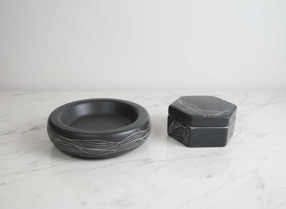 Conjunto Cerâmica Artística Assinada - Caixa Hexagonal e Taça