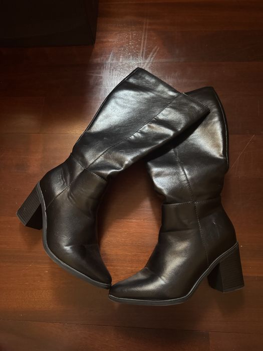Botas pretas Wide Fit de cano alto com salto