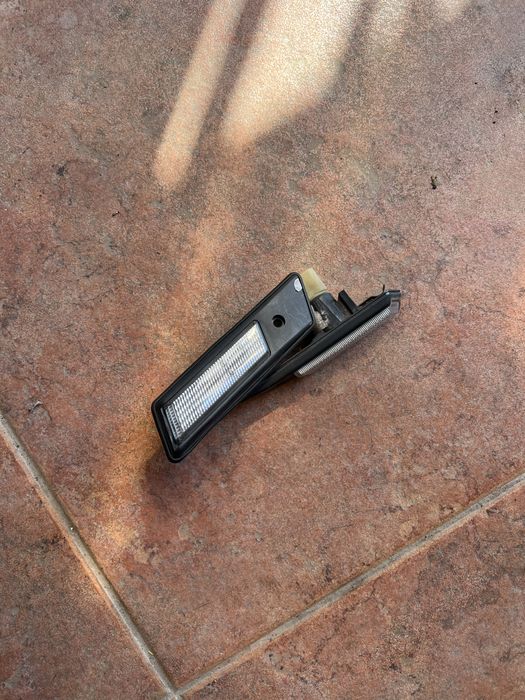 Piscas laterais brancos e36