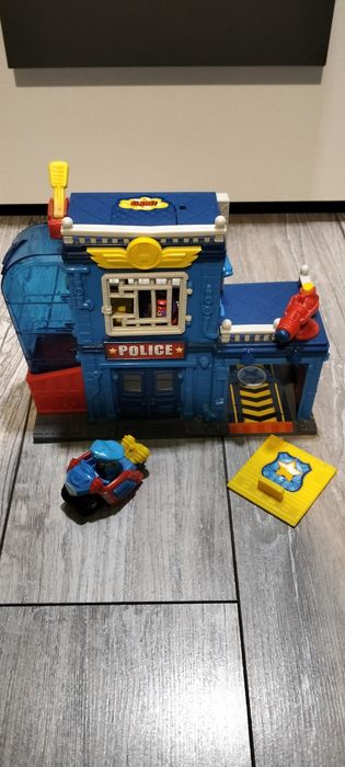 Super Things komisariat policji