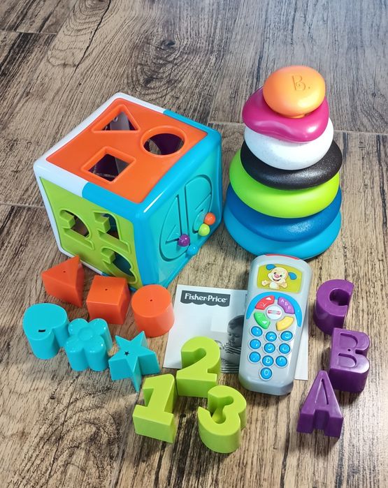 Fisher-Price, Battat, B. toys – сортер, музичний телефон, пірамідка, розвивальні іграшки.
