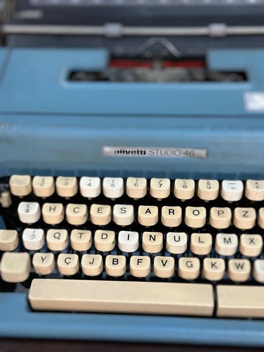 Máquina de Escrever Antiga Olivetti Studio 46