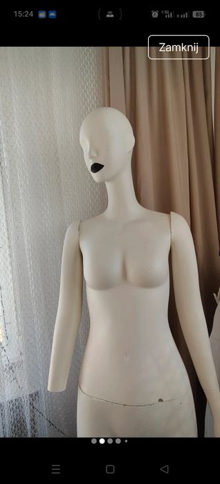 manekin damski na stojaku