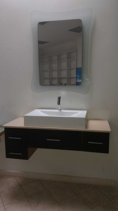 Móvel com Lavatório