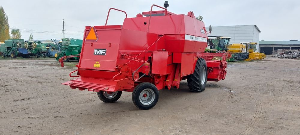 Зернозбиральний комбайн Massey Ferguson 440 3.м