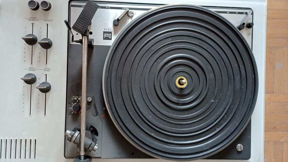 Sprzedam gramofon.