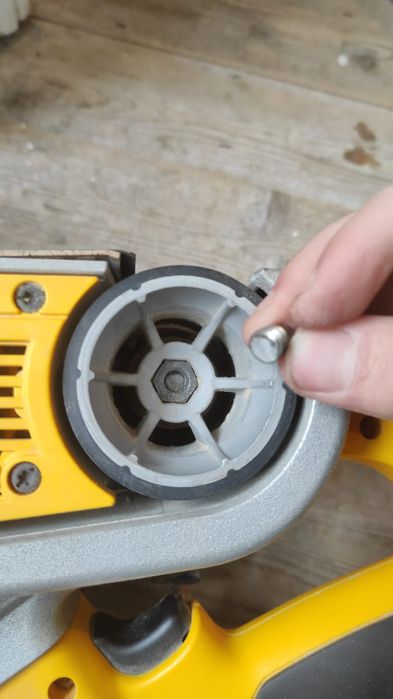 DeWalt DW433 Szlifierka taśmowa małe uszkodzenie