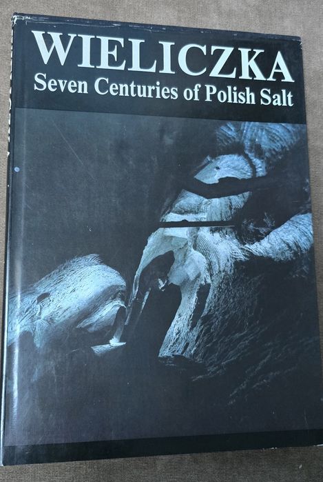 Książka Wieliczka Siedem wieków polskiej soli po angielsku

tekst Mariana Hanika / zdjęcia Stanisława Klimowskiego