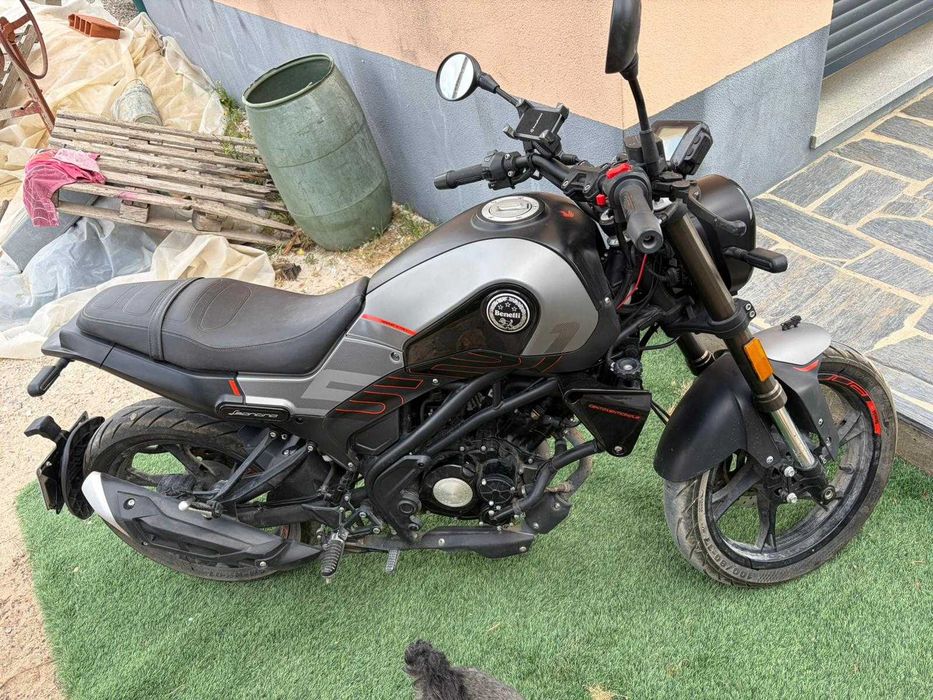 Benelli Leoncino 125