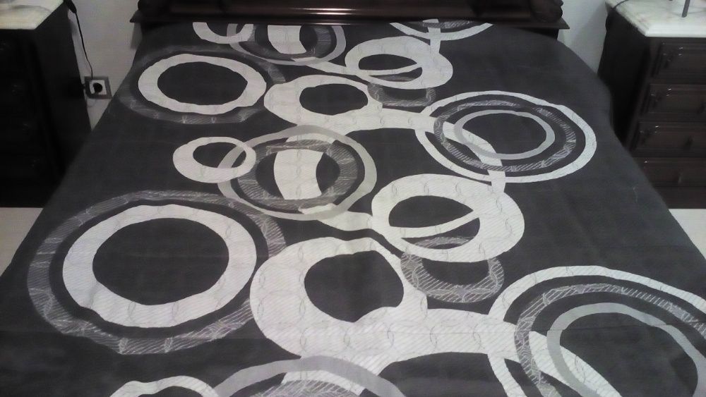 Colcha/Edredão para cama de solteiro: prata, preto e tons de cinzento