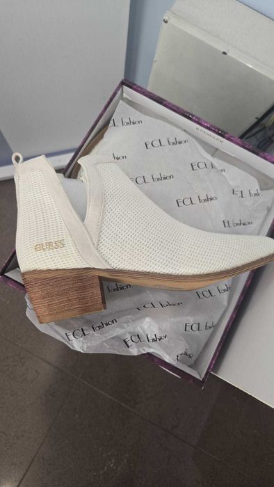 Botas Guess bege