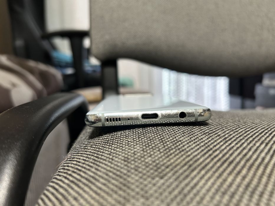 Samsung galaxy S10e white