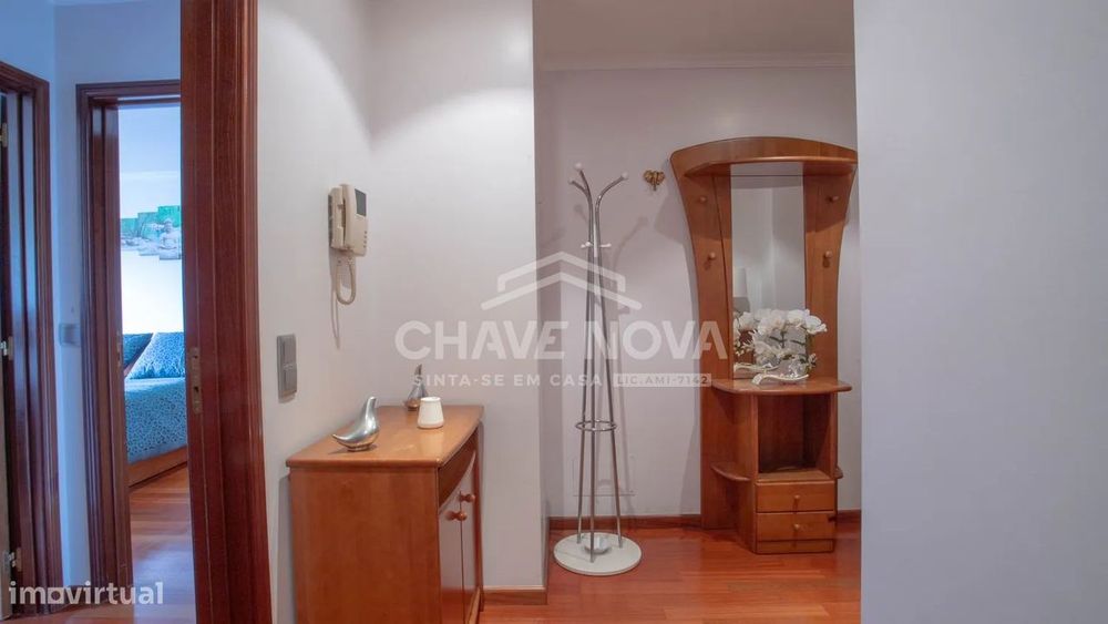 Apartamento T2 com Varanda e Garagem Box
