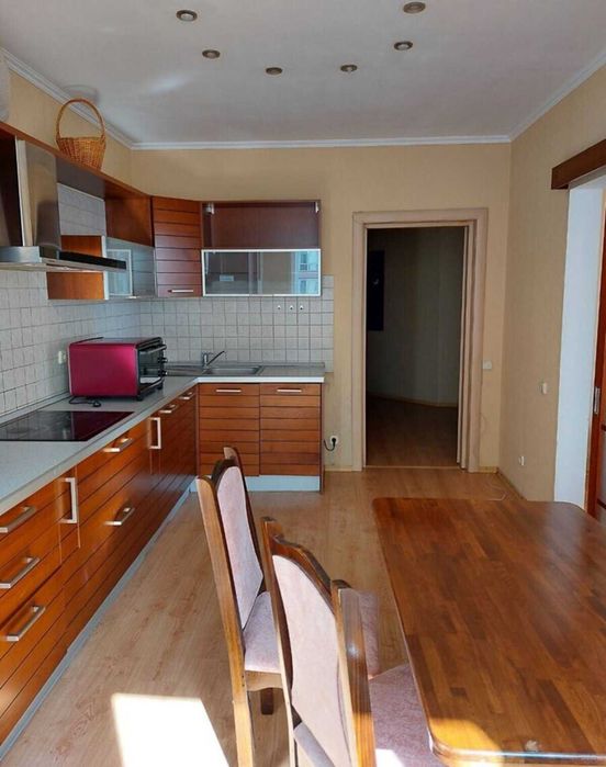 Дарницький район , проспект Миколи Бажана 10 .,1к