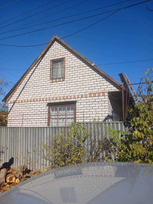 Спил дерев . Обрізка дерев.