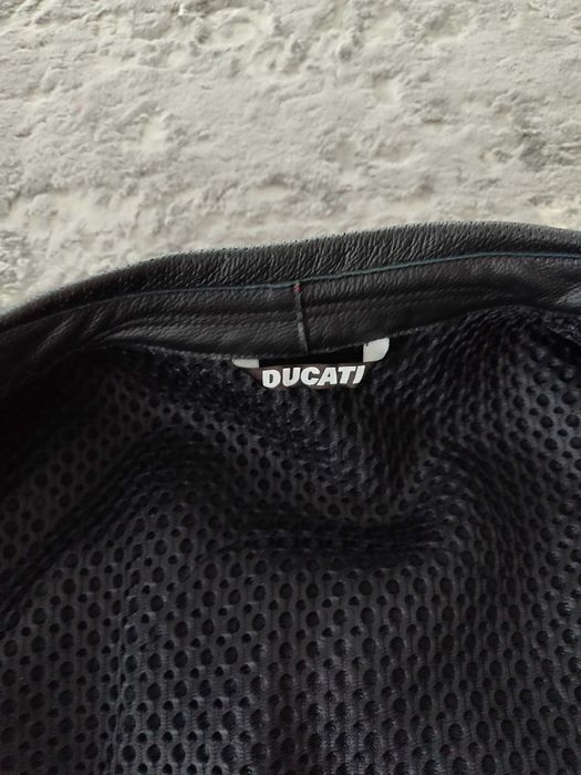 Шкіряна куртка Ducati