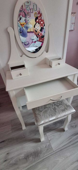 Toaletka biała z lustrem + taboret