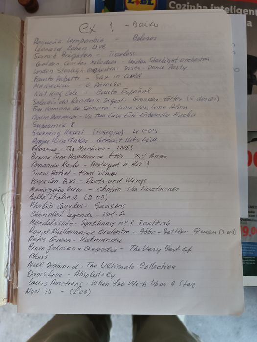 Vendo 2500 DVDs e 100cds.
