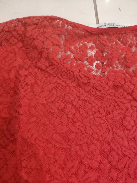 Bluzka z przezroczystym kwiecistym tyłem