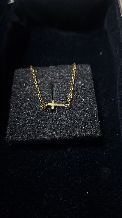 Damski naszyjnik z krzyżykiem-stal nierdzewna w kolorze złotym
