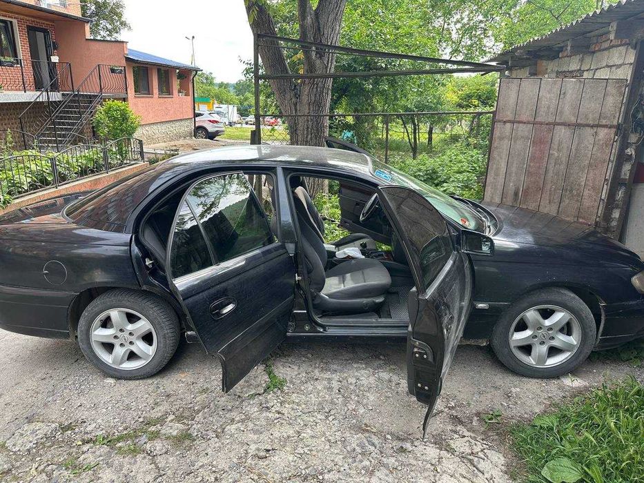 автомобіль opel omega