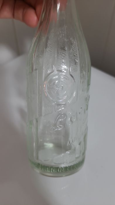 Antiga garrafa de Laranjada gravada em alto relevo