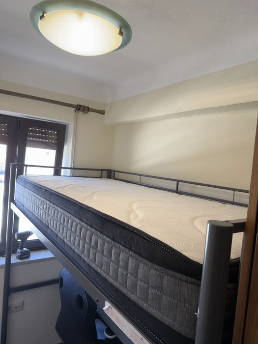 Cama alta com escada para solteiro + colchao + escritorio