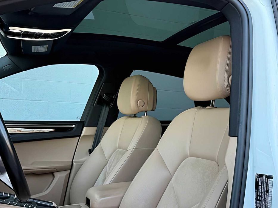 Porsche Macan      2021