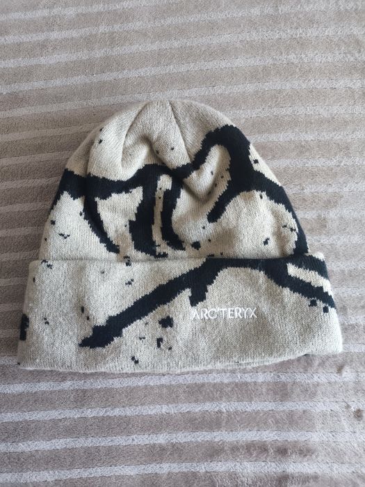 зимова шапка arcteryx