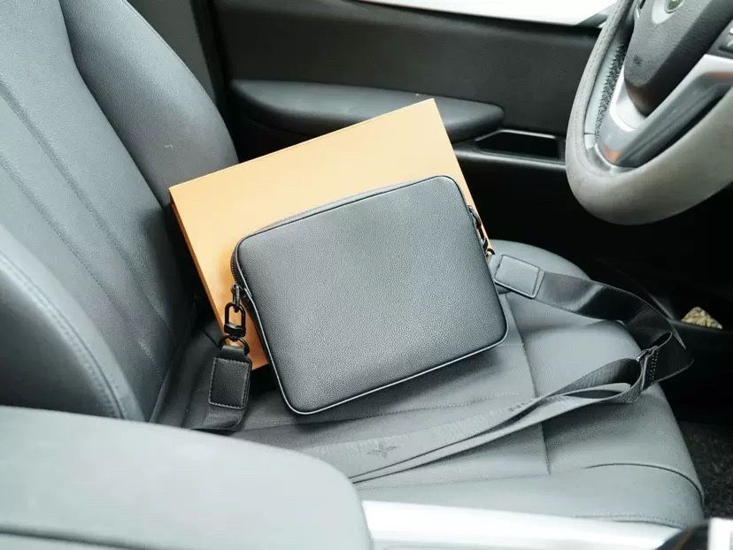 Louis Vuitton чоловіча сумка через плече / клатч Premium
