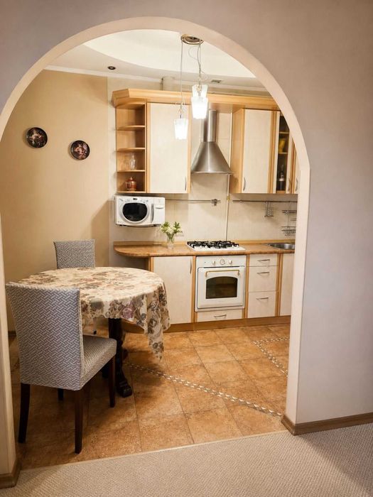 Продаж 2к квартири Івана Франка 7 історичний центр ст. м Золоті Ворота, Театральна, Університет - Вид 2