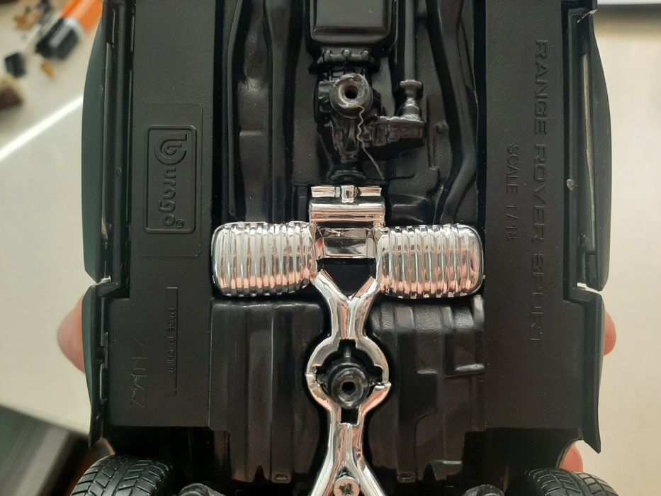 Продам модель range rover 1/18 burago