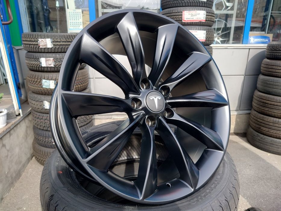 диски Tesla Model Y_ R19_ 5/114.3 в черном цвете