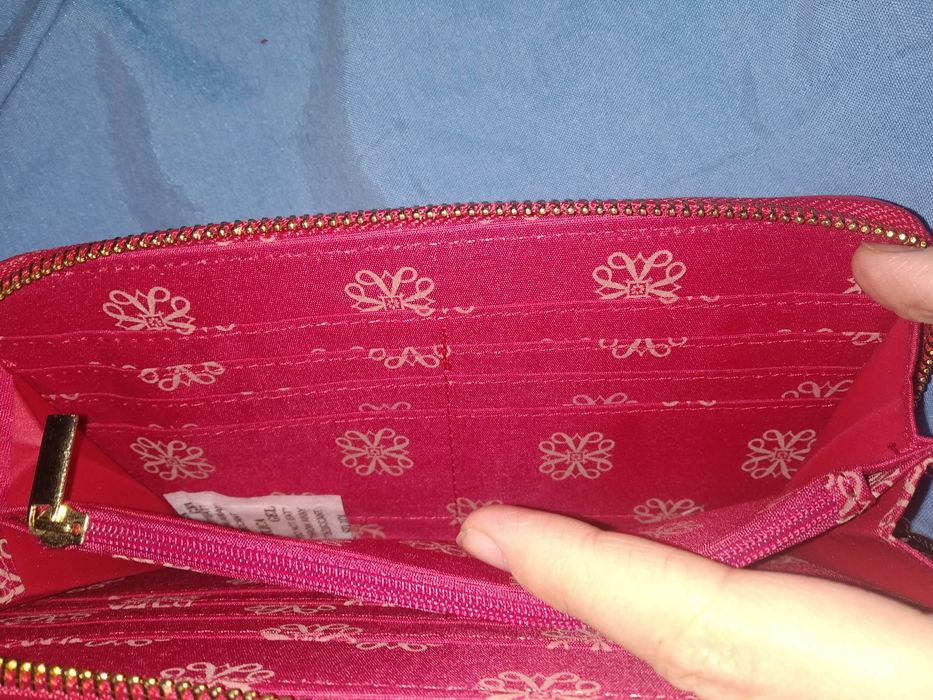 Czerwony portfel Avon damski