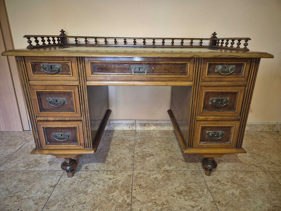 Biurko gabinetowe 1870–1895 styl wilhelmiański Gründerzeit Galicja Śląsk Kongresówkaorzecha włoskiego Juglans regia