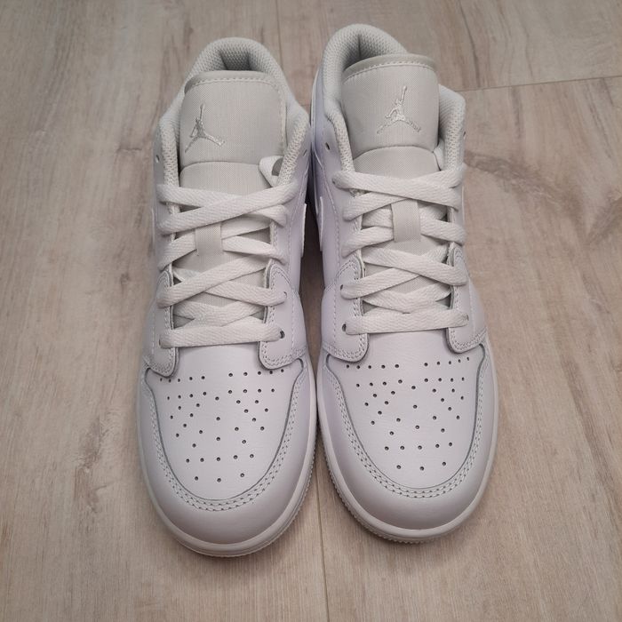 Оригінальні жіночі кросівки NIKE AIR JORDAN 1 LOW (GS) SNEAKERS WHITE
