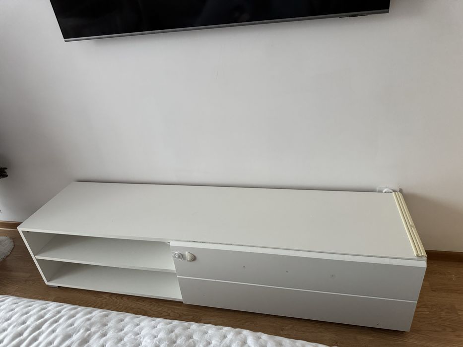 Komoda biała do salonu