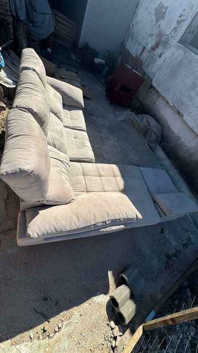 Sofá Chaiselongue Canto em Tecido Bege / Cinza Claro (Com Assentos Extensíveis)