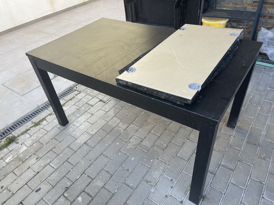 Mesa ikea preta em bom estado