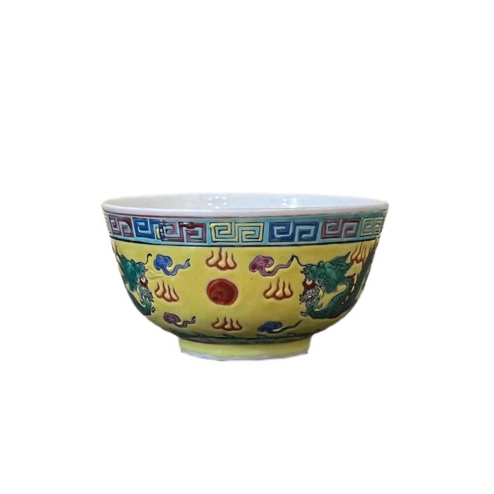 Taça Antiga em Porcelana Chinesa Famille Jaune - Dragão Imperial