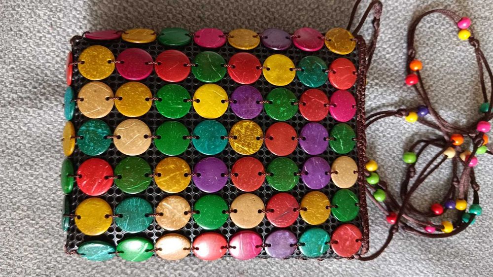 Продаю новую женскую разноцветную мини сумку ручной работы Punta Cana