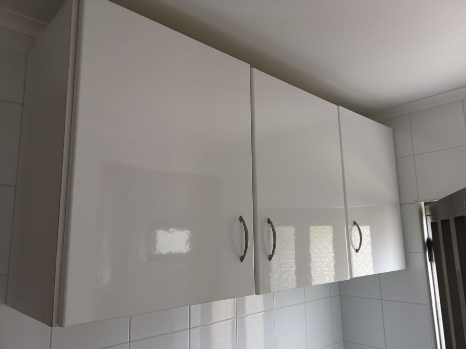 Mobiliário de cozinha e casa de banho