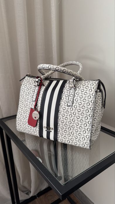 Сумка GUESS стильна та містка