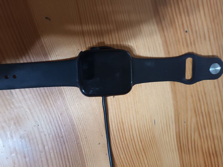 Zegarek z wieloma funkcjami