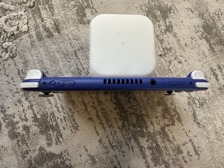Приставка Nintendo switch lite