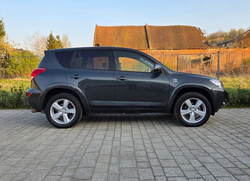 Toyota RAV4 // 4 x 4 // Skóra // Kamera // Navi // Grzane fotele // Klimatronik