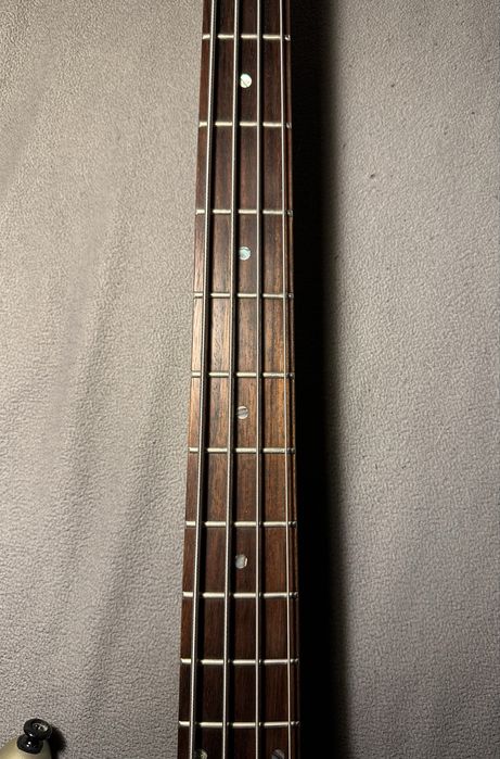 Gitara basowa Dean Edge 4 aktywne humbuckery