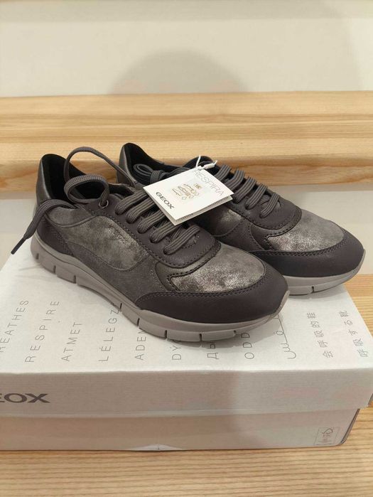 Sneakersy damskie Geox D Sukie A D35F2A dk stone, rozm. 35 nowe, skóra
